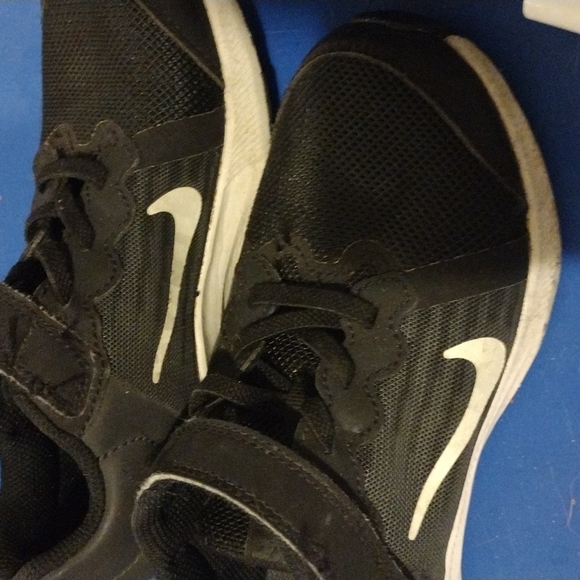 Nikes - Picture 2 of 4
